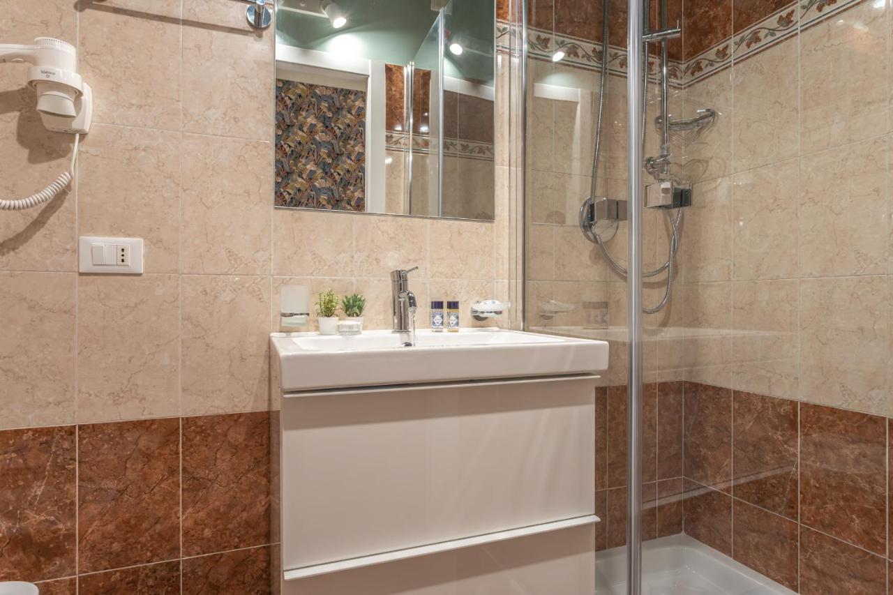 Vittoria Garden Suites Rome Bagian luar foto